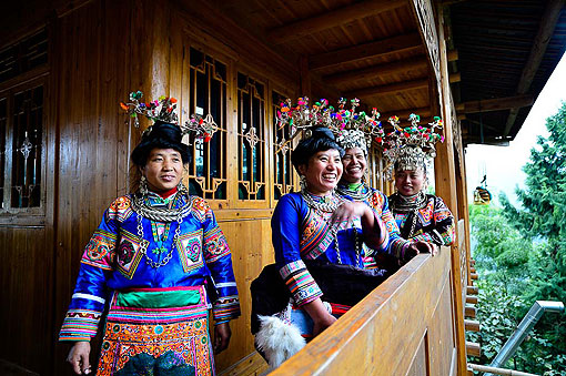 ���չ���