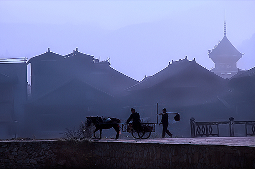 ������峿