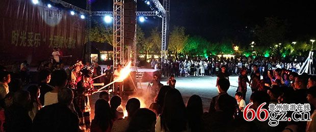 盘州市中秋夜举行火把节活动.jpg