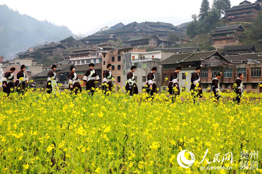 21գʡŽﶱկͲ˻ʢͲ˻ϵĶկһķ羰  