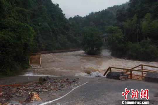 遭暴雨袭击贵州梵净山景区多处受灾