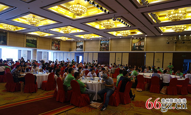 推介会现场高朋满座.jpg