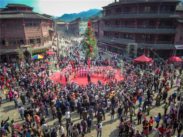 永宁古镇苗族花树节.jpg