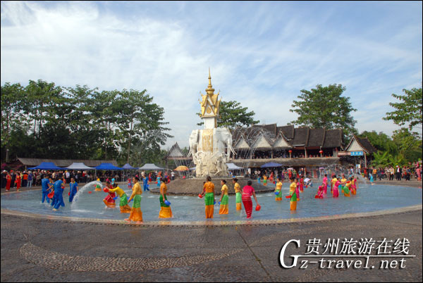 云南傣族泼水节