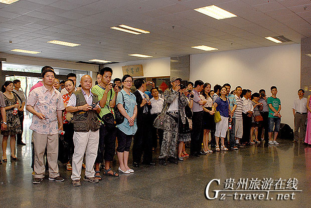 贵阳市第五届残疾人工艺美术书法摄影展在贵阳美术馆开展