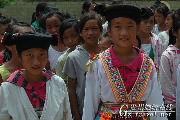 贵阳白云二中心系望谟灾区学生